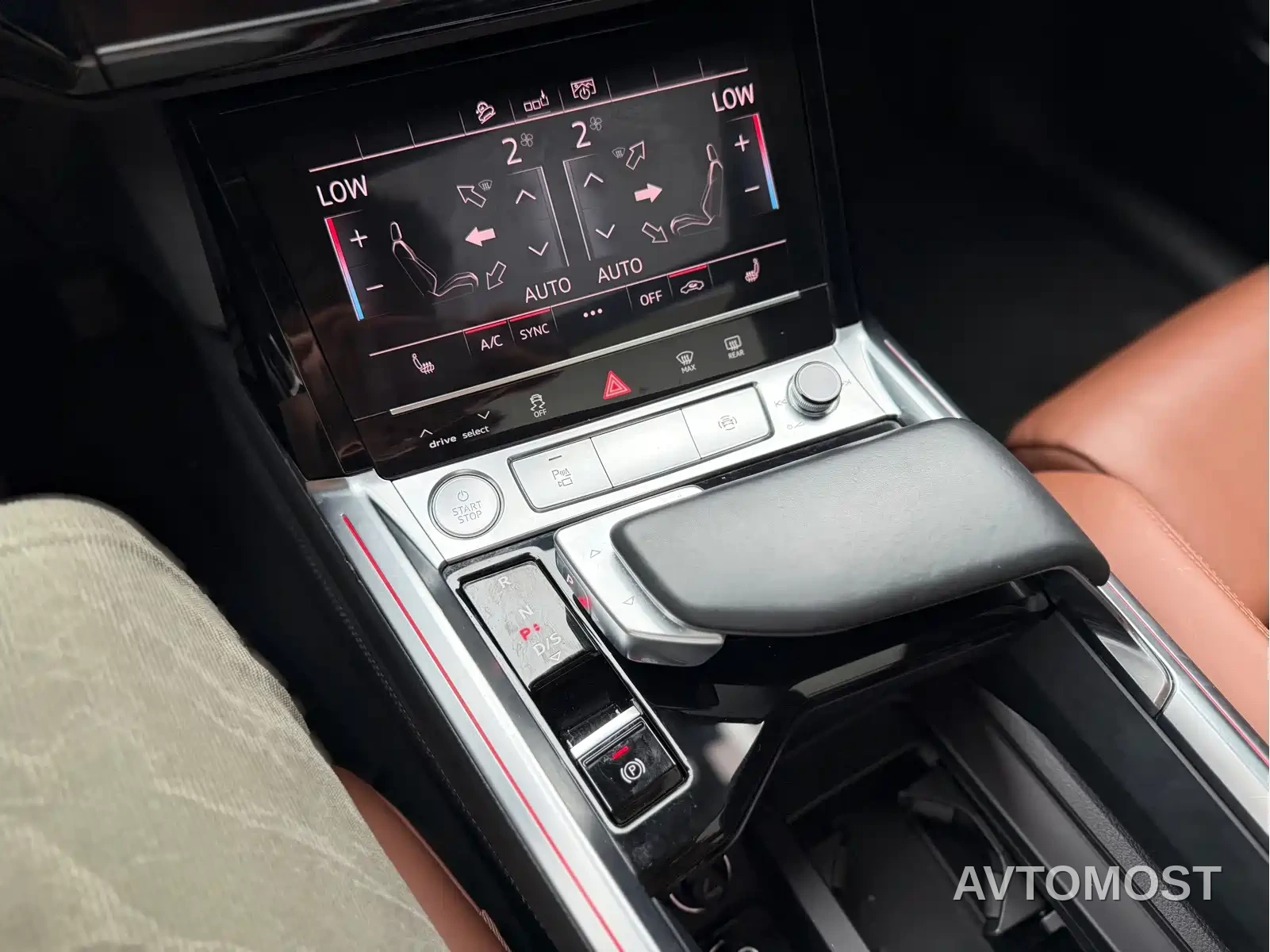 Audi e-tron (Import) 2019 55 quattro Technology — фото 7