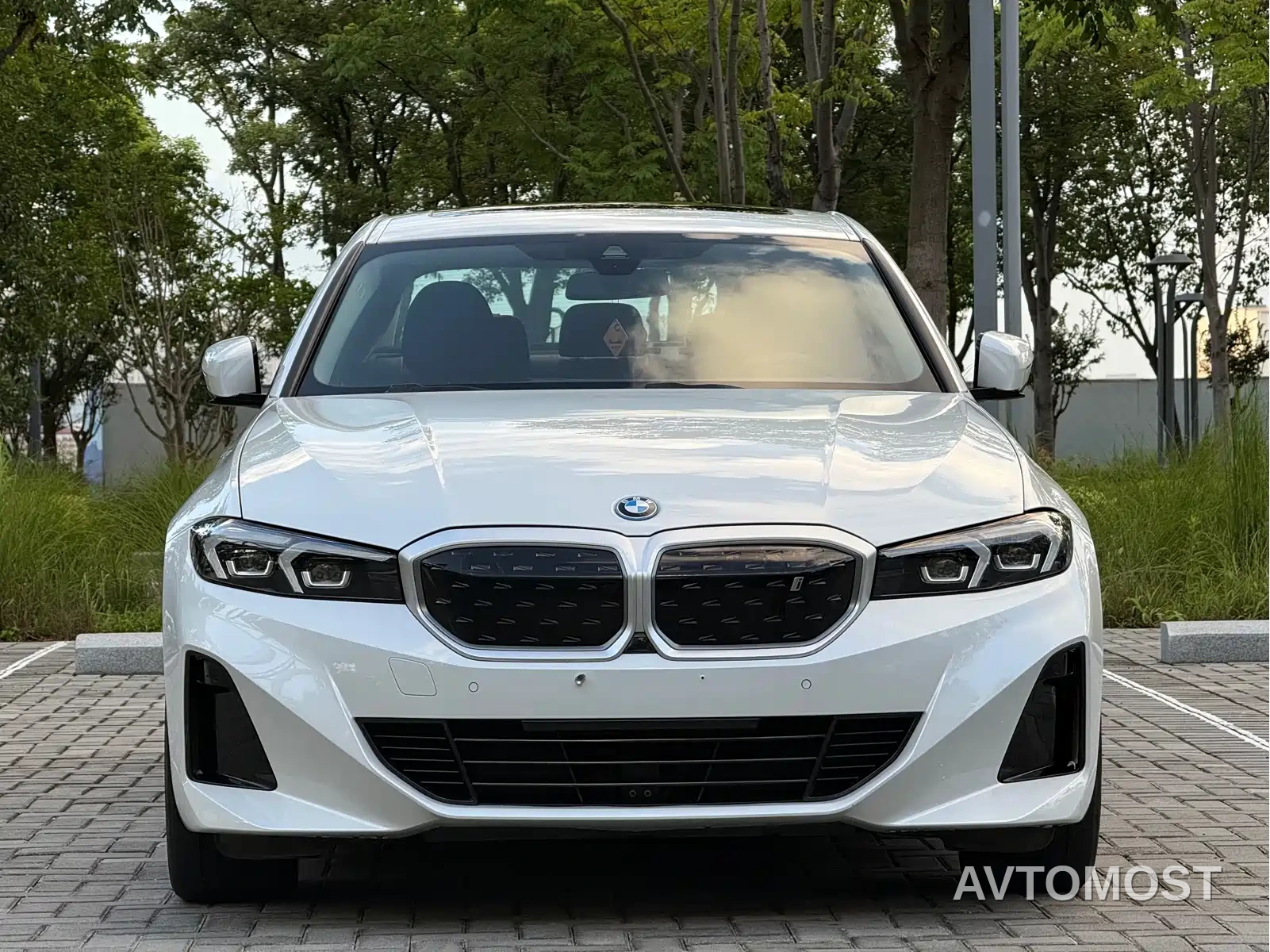 BMW i3 2022 eDrive 35 L — фото 2