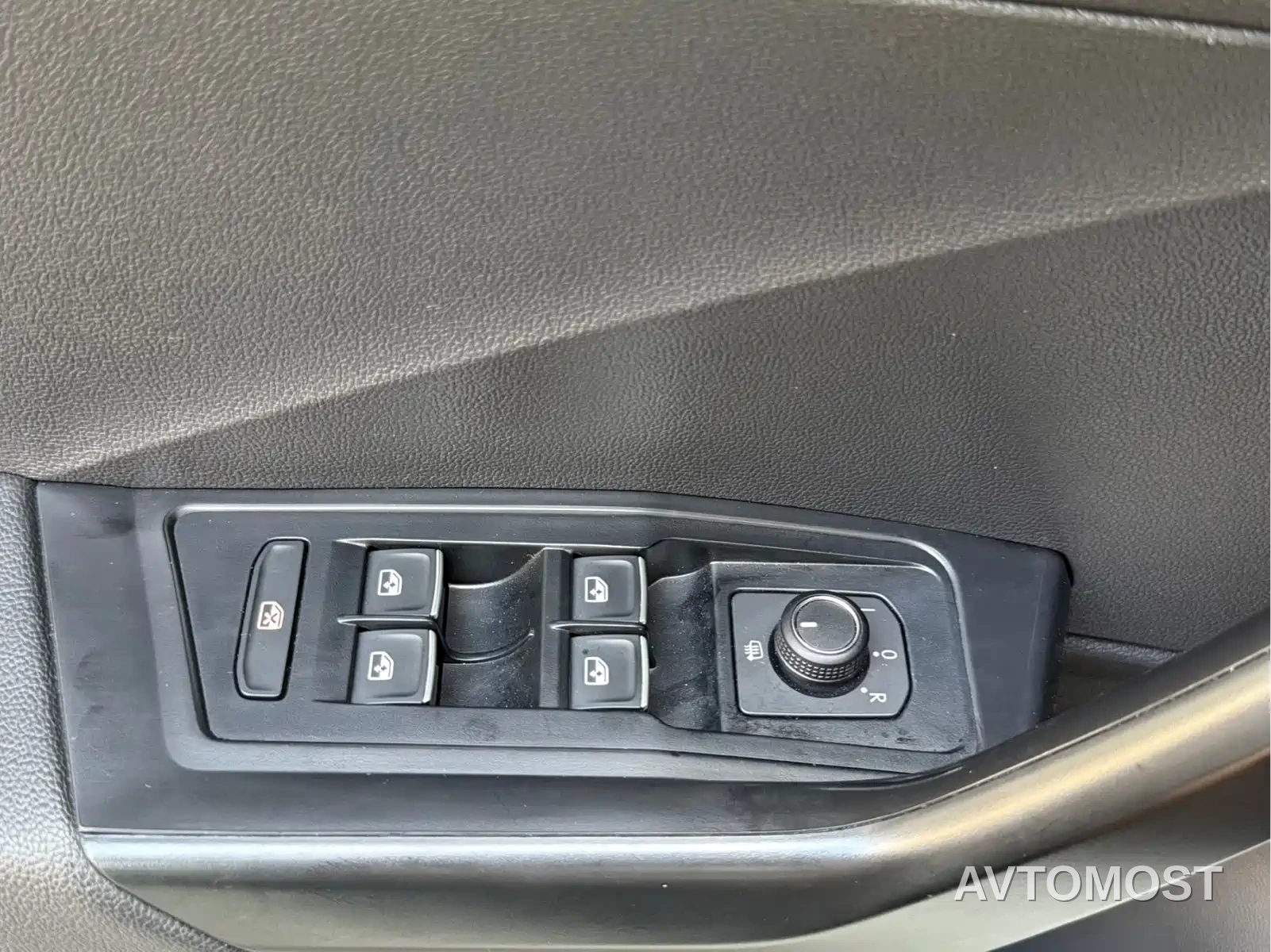Volkswagen T-ROC 2021 280TSI DSG 2WD Comfort Smart Connect Edition — фото 16