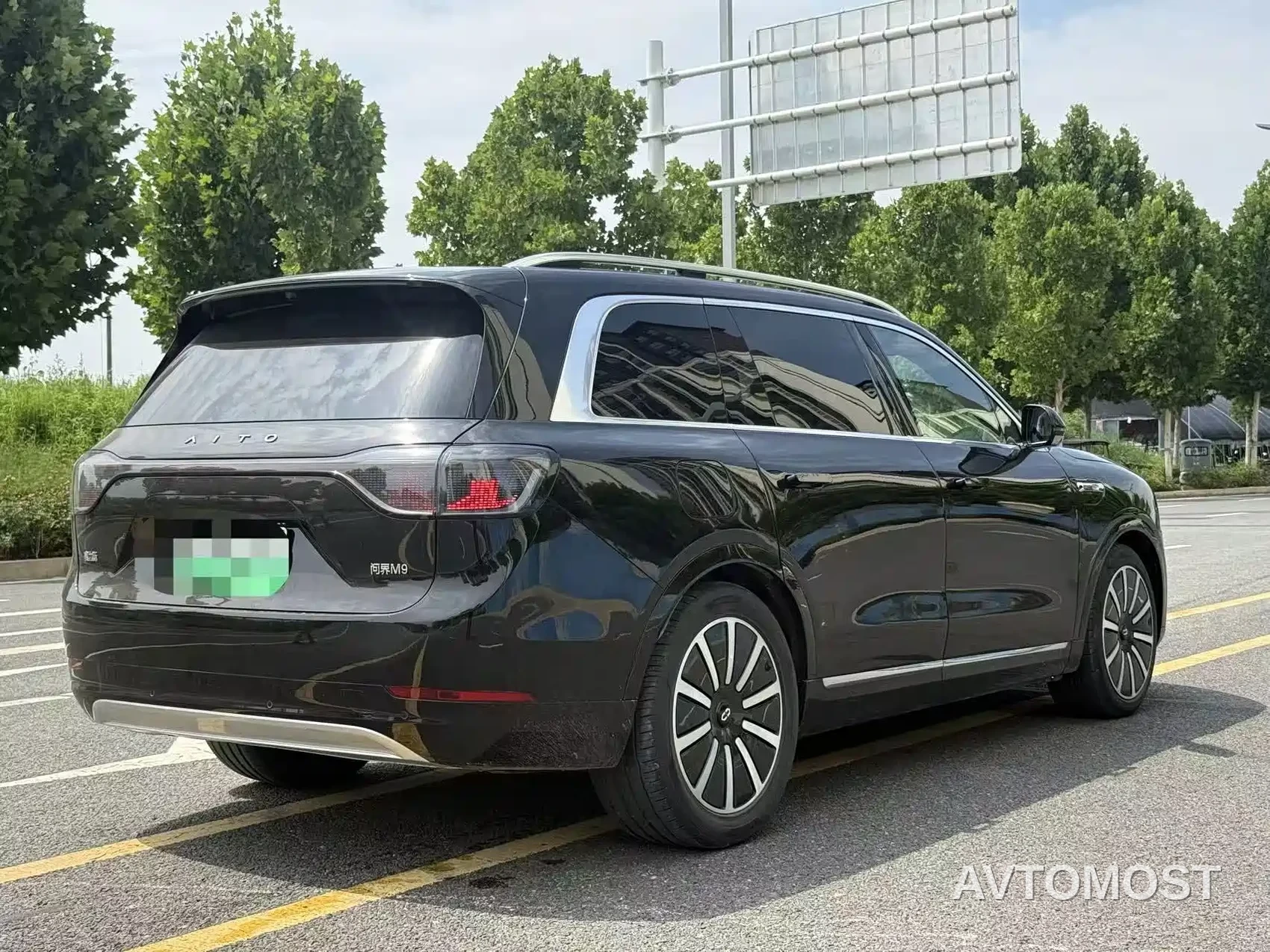 AITO M9 2024 Extended Range Max 42kWh 5-seater — фото 2