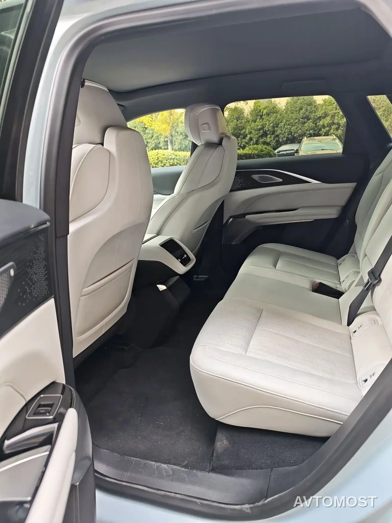 Cadillac IQ Rui Ge 2022 RWD Long Range Luxury Edition — фото 4