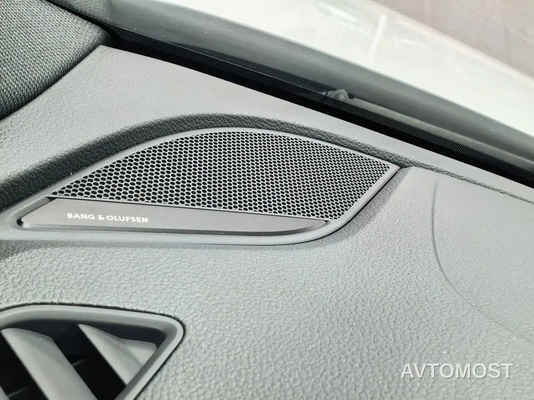 Audi A4L 2023 40 TFSI Bang&Olufsen Starlight Edition — фото 16