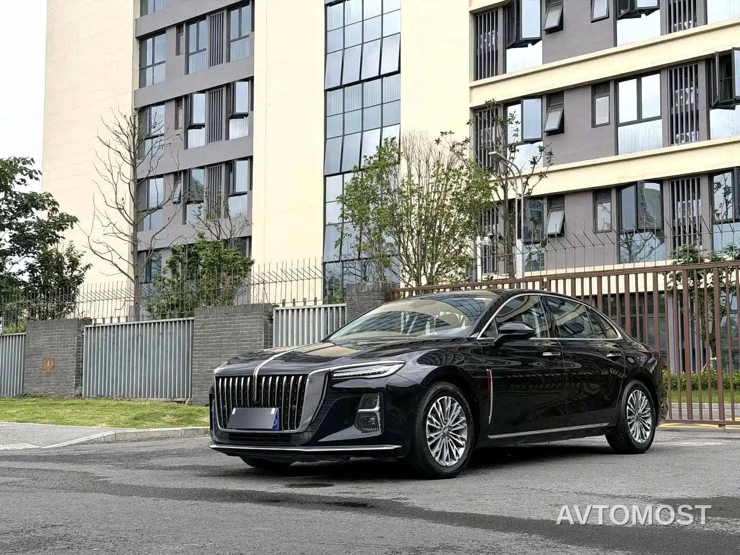 Hongqi H5 2023 1.5T DCT Smart Connect Joy Edition — фото 1