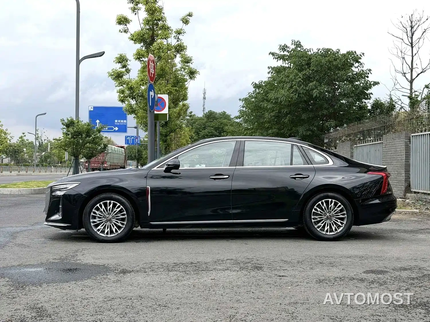 Hongqi H5 2023 1.5T DCT Smart Connect Joy Edition — фото 3