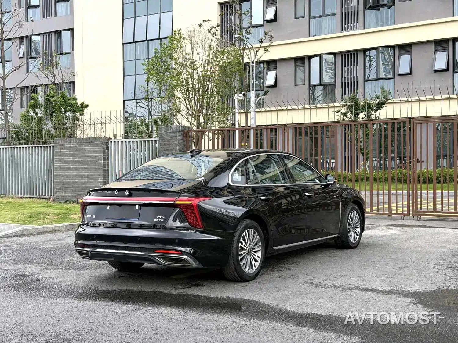 Hongqi H5 2023 1.5T DCT Smart Connect Joy Edition — фото 12