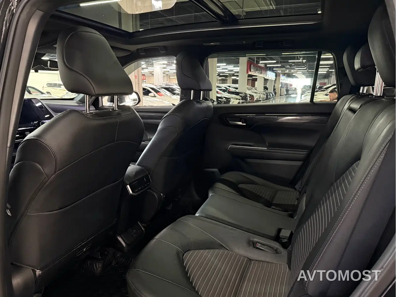 Toyota Crown Kluger 2021 2.5L HEV 4WD Luxury — фото 6