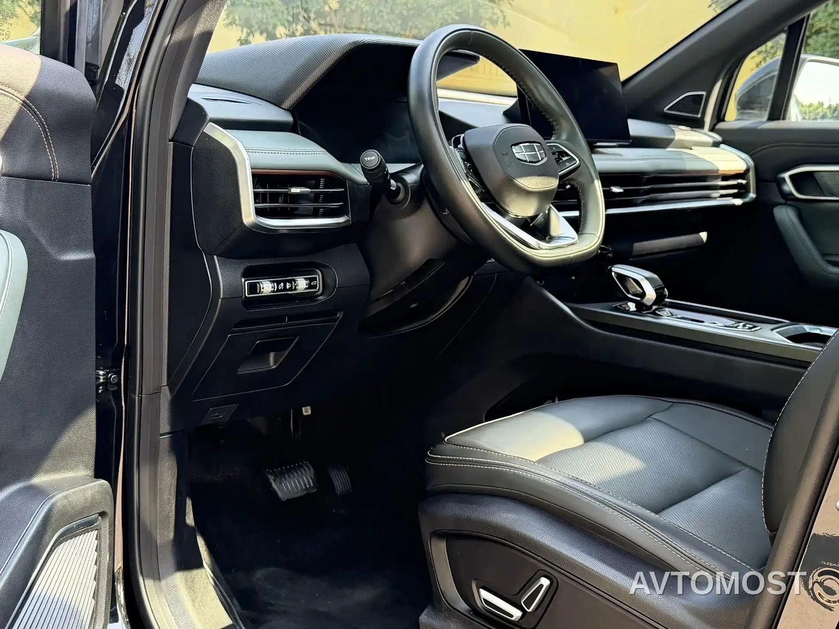 Geely Haoyue L 2023 2.0T DCT Premium Model — фото 3