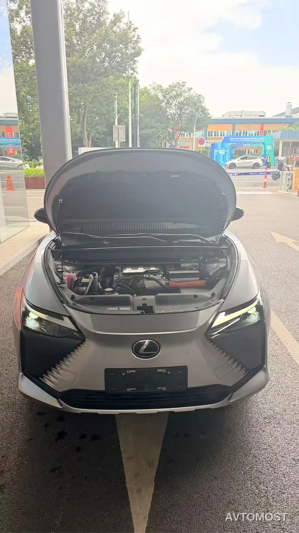 Lexus RZ 2023 450e 4WD Deluxe — фото 7