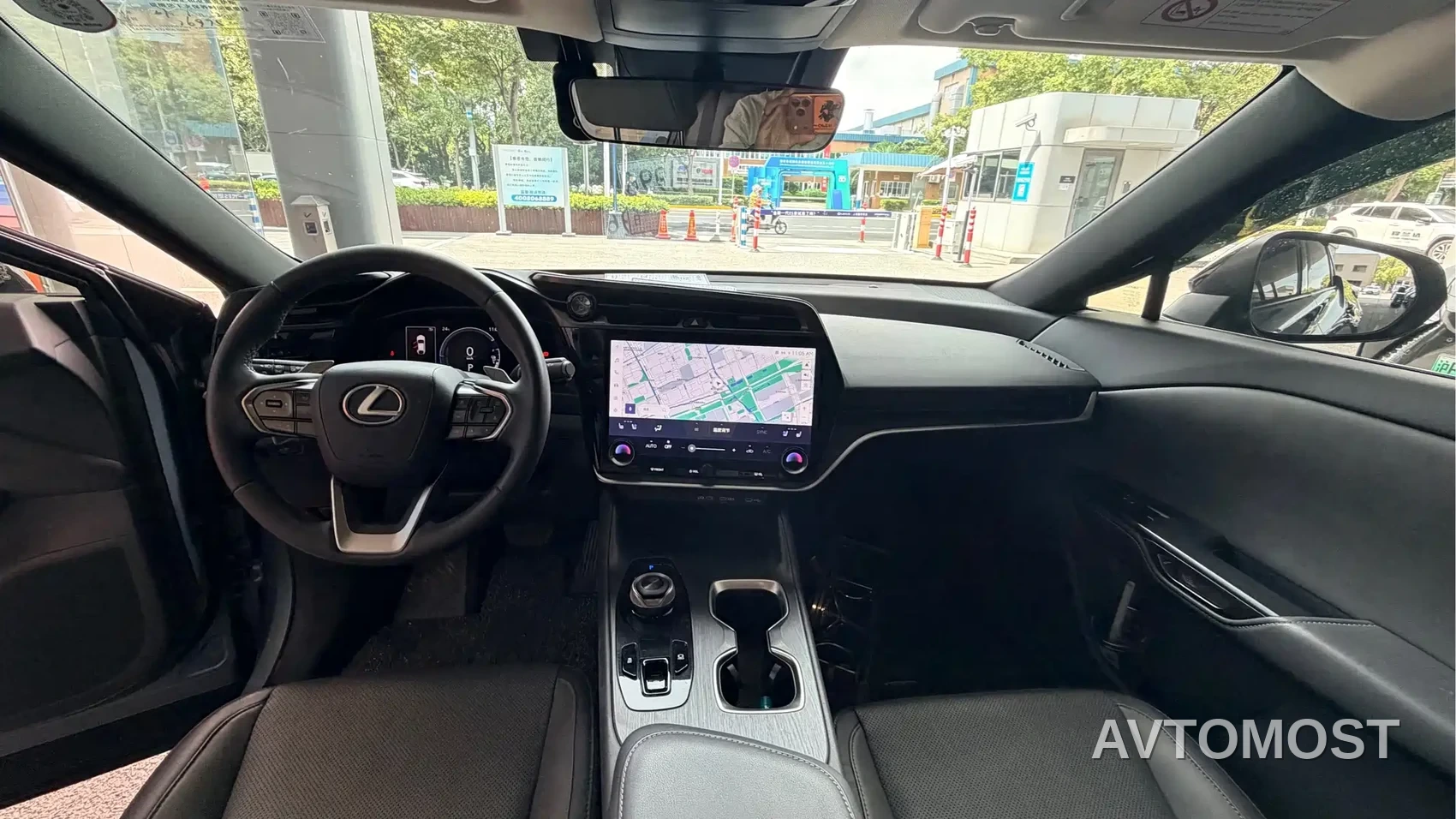Lexus RZ 2023 450e 4WD Deluxe — фото 5