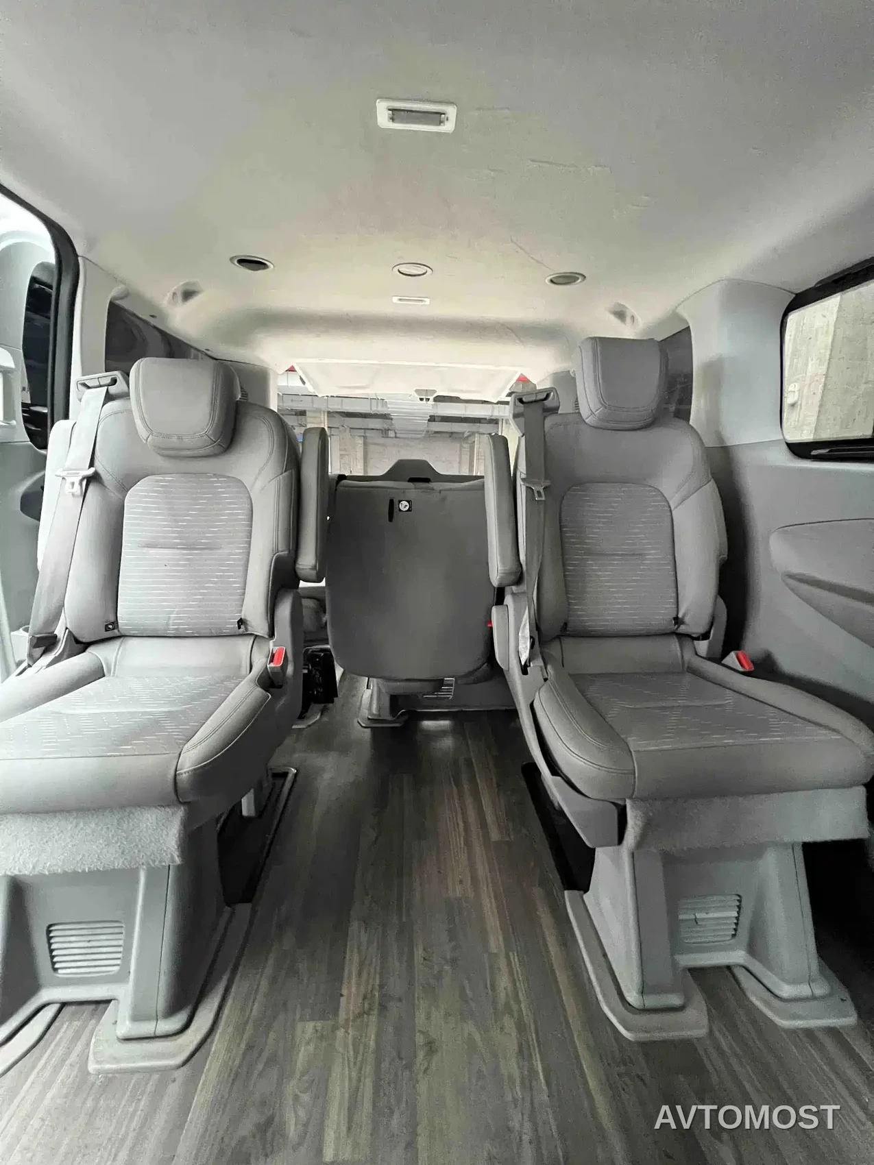 Ford Transit 2023 Model 2.0T Diesel Manual Business Travel Medium Wheelbase Low Roof 7/8/9 Seater — фото 9