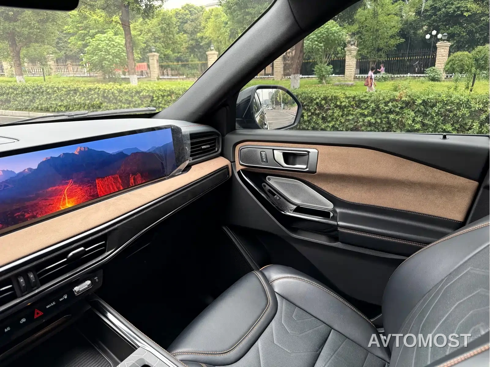 Ford Explorer 2023 EcoBoost 285 Kunlun Summit Edition 7-seater — фото 9