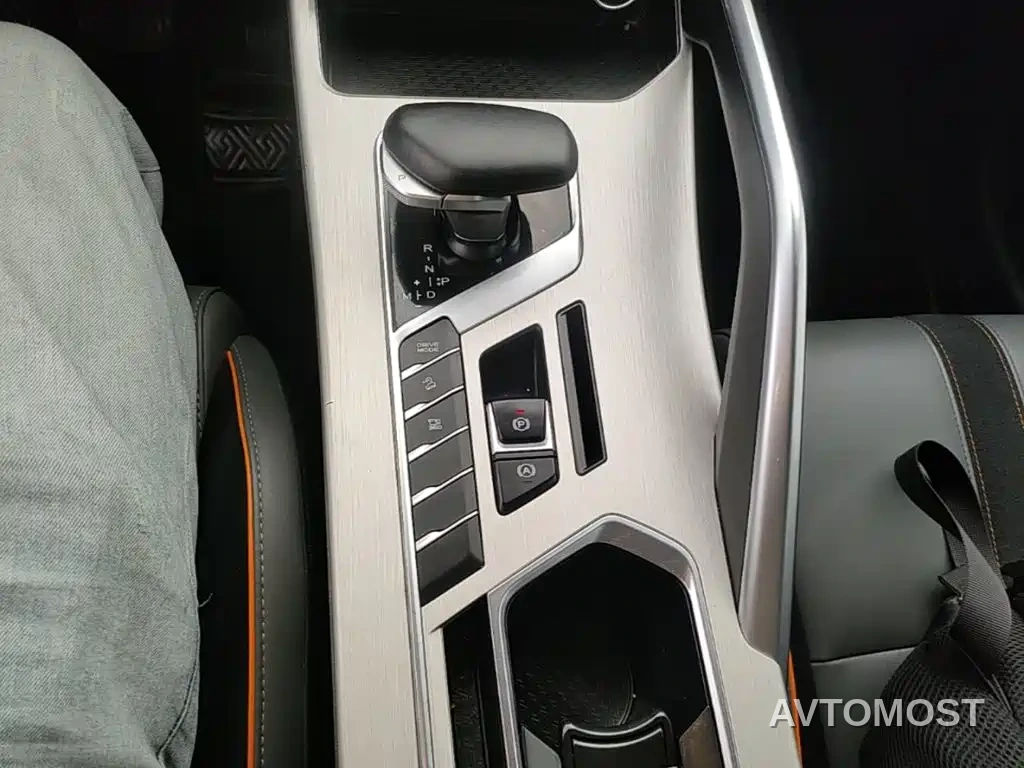 Geely Binyue 2023 1.5T DCT Diamond Edition — фото 10