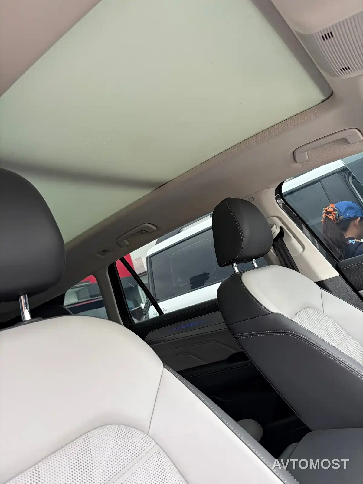 Volkswagen Talagon 2023 330TSI Luxury Touring Edition — фото 8