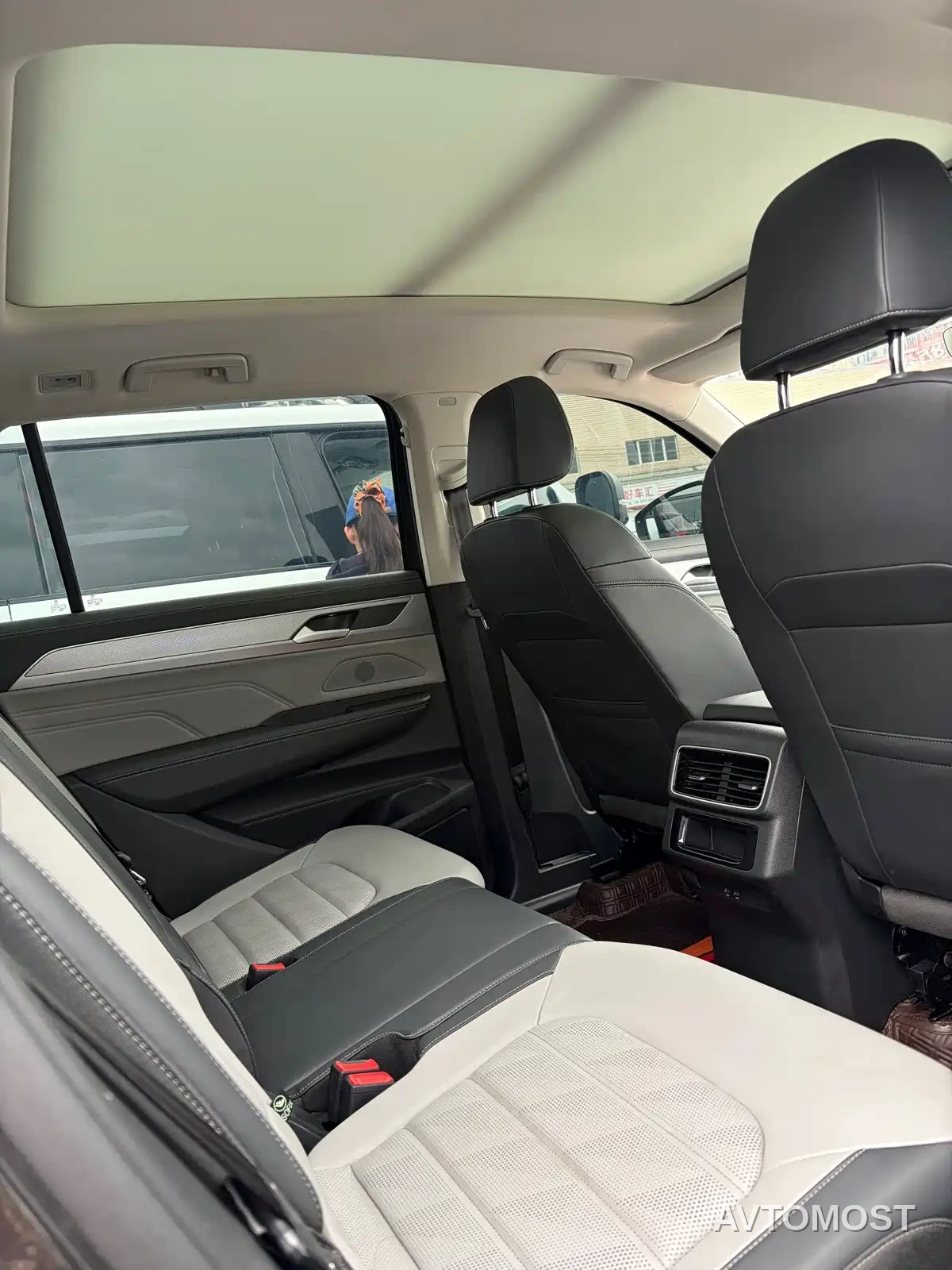 Volkswagen Talagon 2023 330TSI Luxury Touring Edition — фото 10