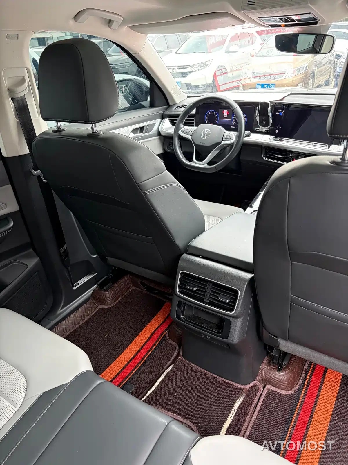 Volkswagen Talagon 2023 330TSI Luxury Touring Edition — фото 12