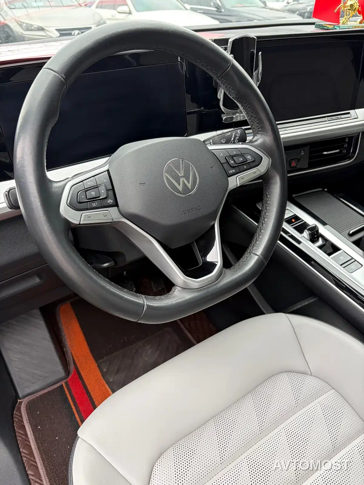 Volkswagen Talagon 2023 330TSI Luxury Touring Edition — фото 16