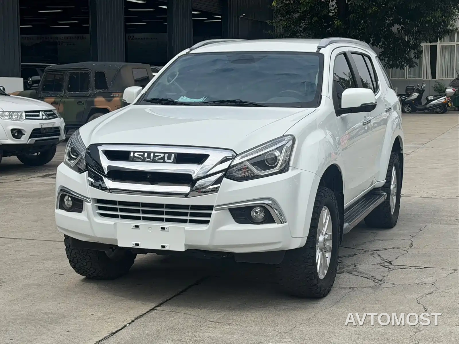 Isuzu mu-X Ranger 2020 Model 1.9T Diesel Automatic 4WD Premium Edition 5-Seater China VI — фото 1