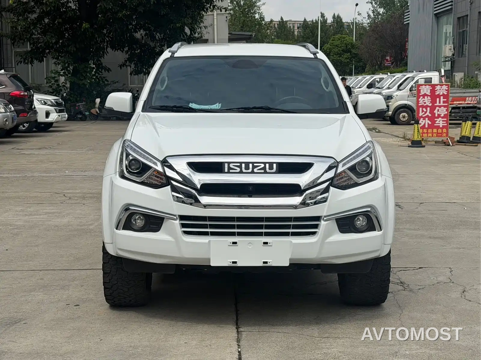 Isuzu mu-X Ranger 2020 Model 1.9T Diesel Automatic 4WD Premium Edition 5-Seater China VI — фото 2