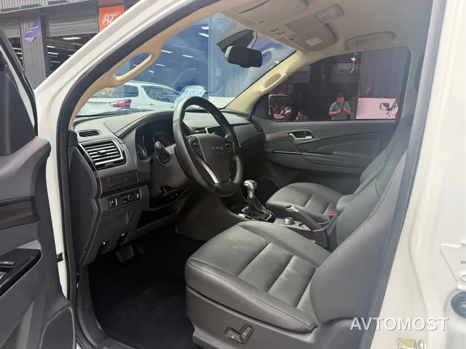 Isuzu mu-X Ranger 2020 Model 1.9T Diesel Automatic 4WD Premium Edition 5-Seater China VI — фото 4