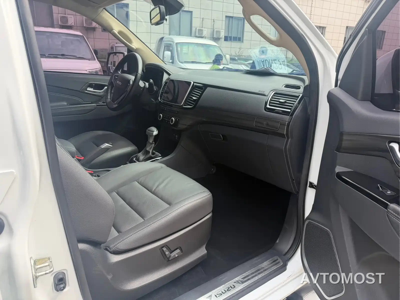 Isuzu mu-X Ranger 2020 Model 1.9T Diesel Automatic 4WD Premium Edition 5-Seater China VI — фото 10