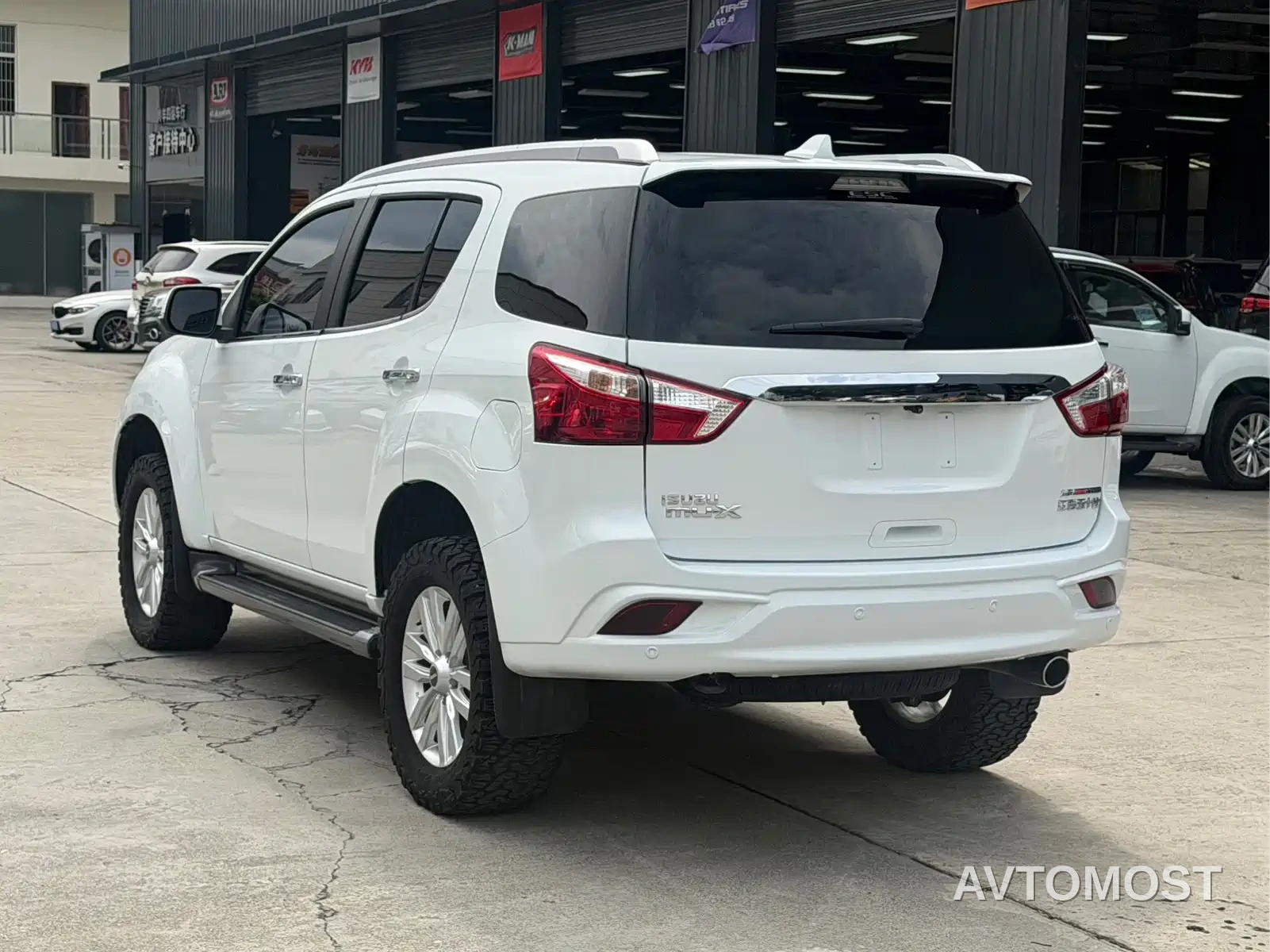 Isuzu mu-X Ranger 2020 Model 1.9T Diesel Automatic 4WD Premium Edition 5-Seater China VI — фото 11