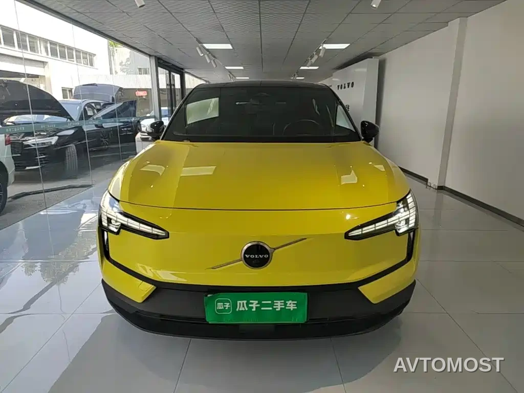 Volvo EX30 2025 RWD Long Range Ultra — фото 1