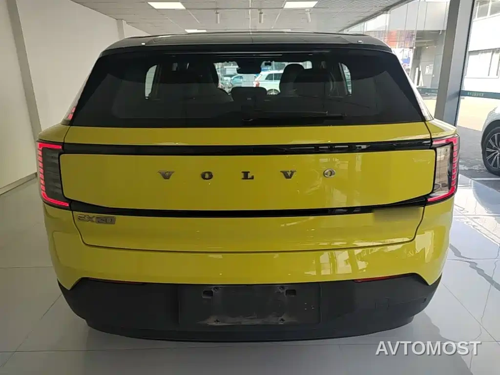 Volvo EX30 2025 RWD Long Range Ultra — фото 3