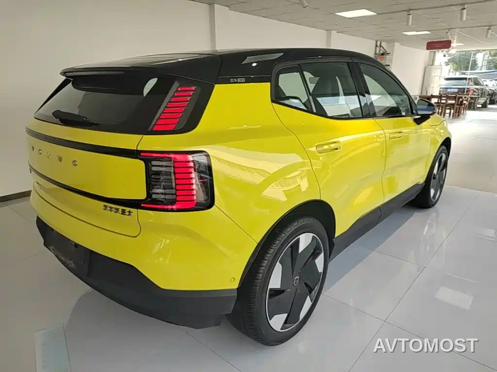 Volvo EX30 2025 RWD Long Range Ultra — фото 4