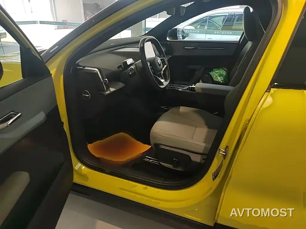 Volvo EX30 2025 RWD Long Range Ultra — фото 13