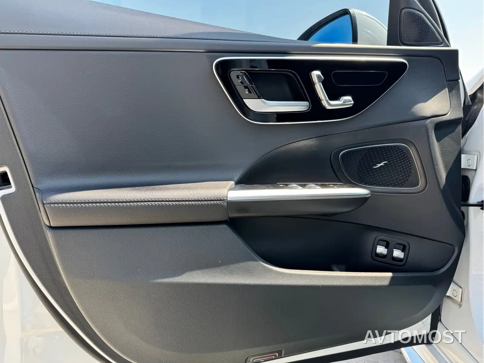 Mercedes-Benz C-Class New Energy 2023 C 350 eL — фото 8