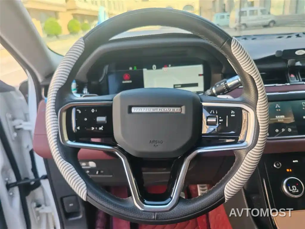 Land Rover Range Rover Evoque New Energy 2022 Range Rover Evoque L P300e Plug-in Hybrid — фото 9