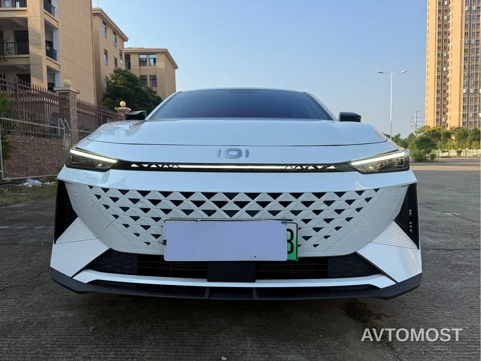 Changan UNI-V iDD 2024 Blue Whale Smart iDD 136km Smart Premium — фото 2