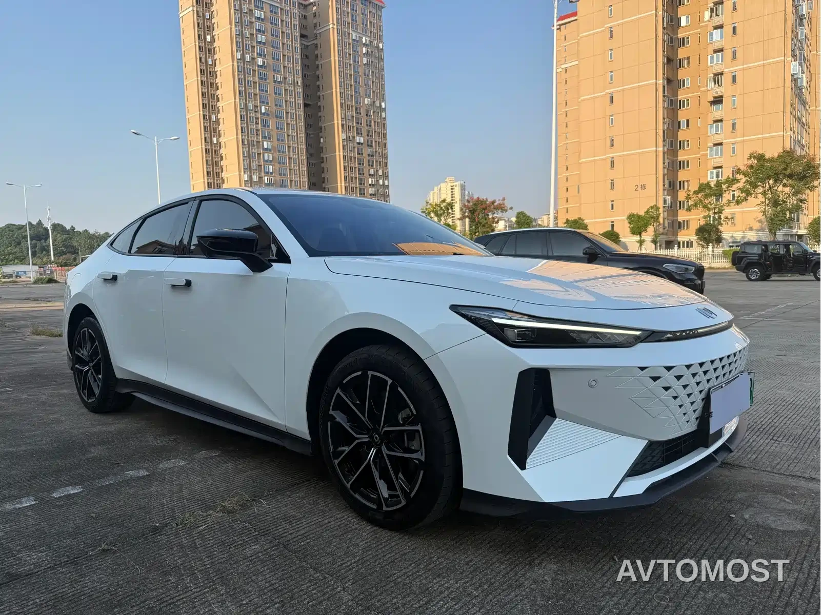 Changan UNI-V iDD 2024 Blue Whale Smart iDD 136km Smart Premium — фото 3