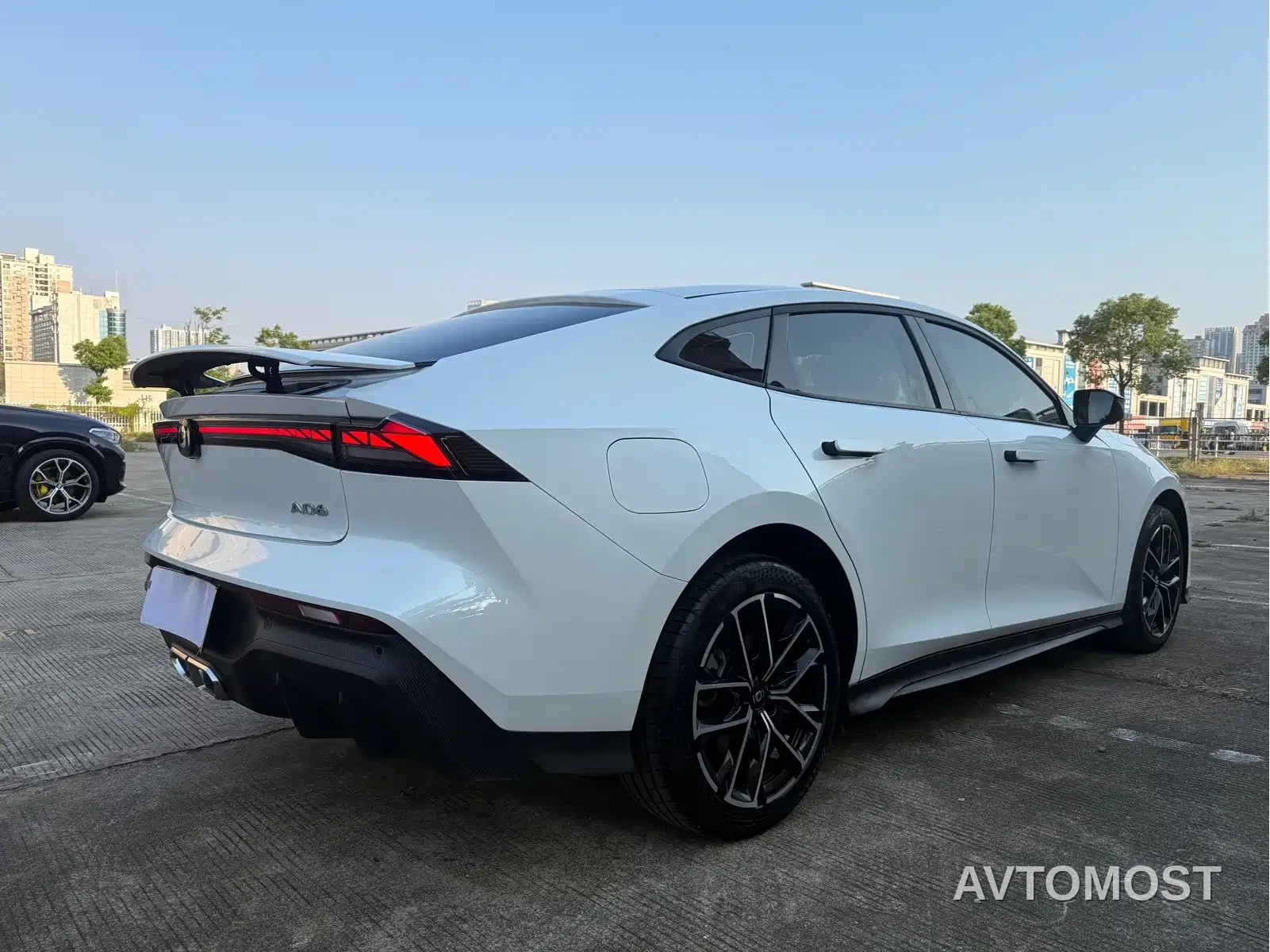 Changan UNI-V iDD 2024 Blue Whale Smart iDD 136km Smart Premium — фото 6
