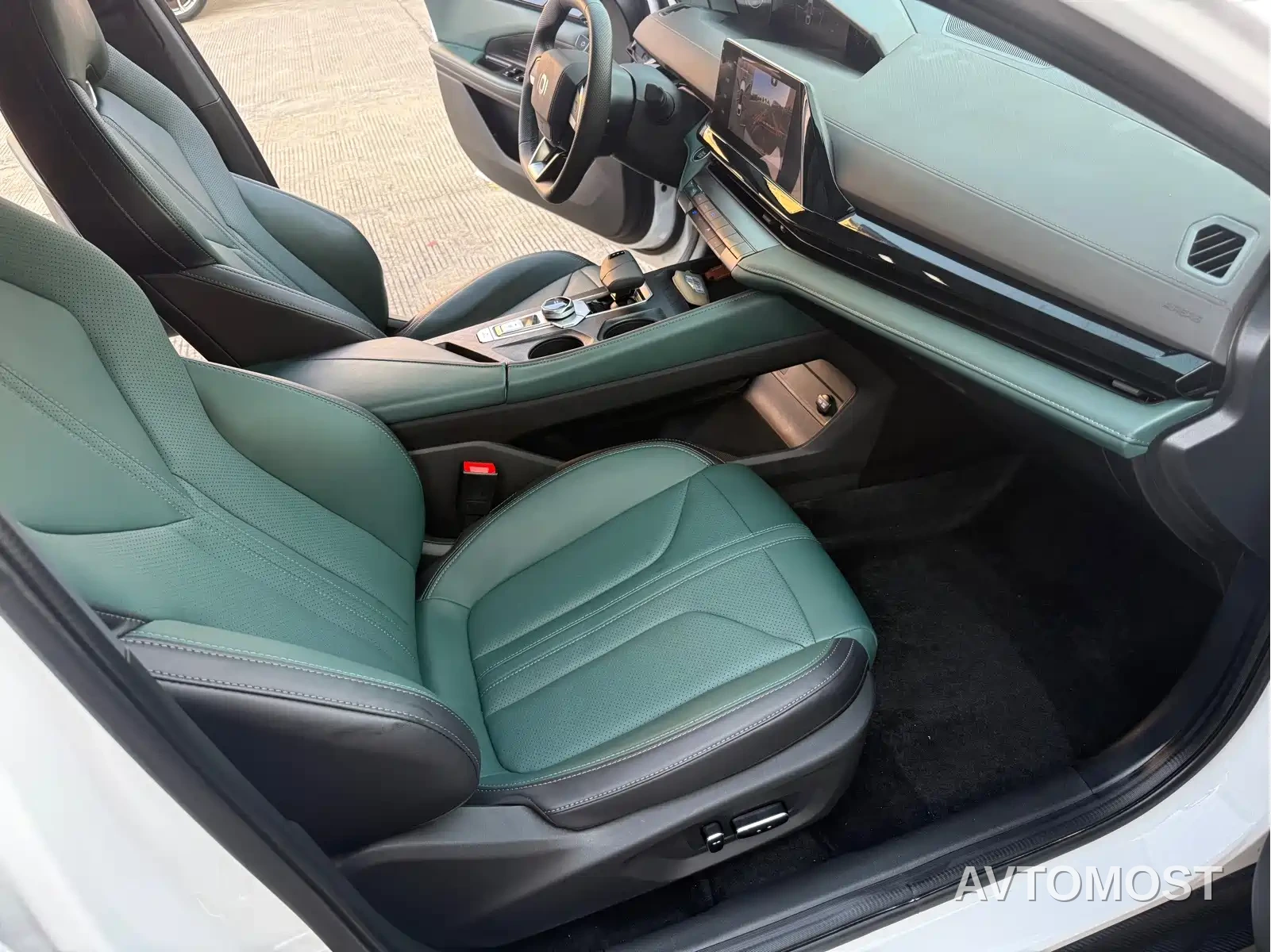 Changan UNI-V iDD 2024 Blue Whale Smart iDD 136km Smart Premium — фото 12
