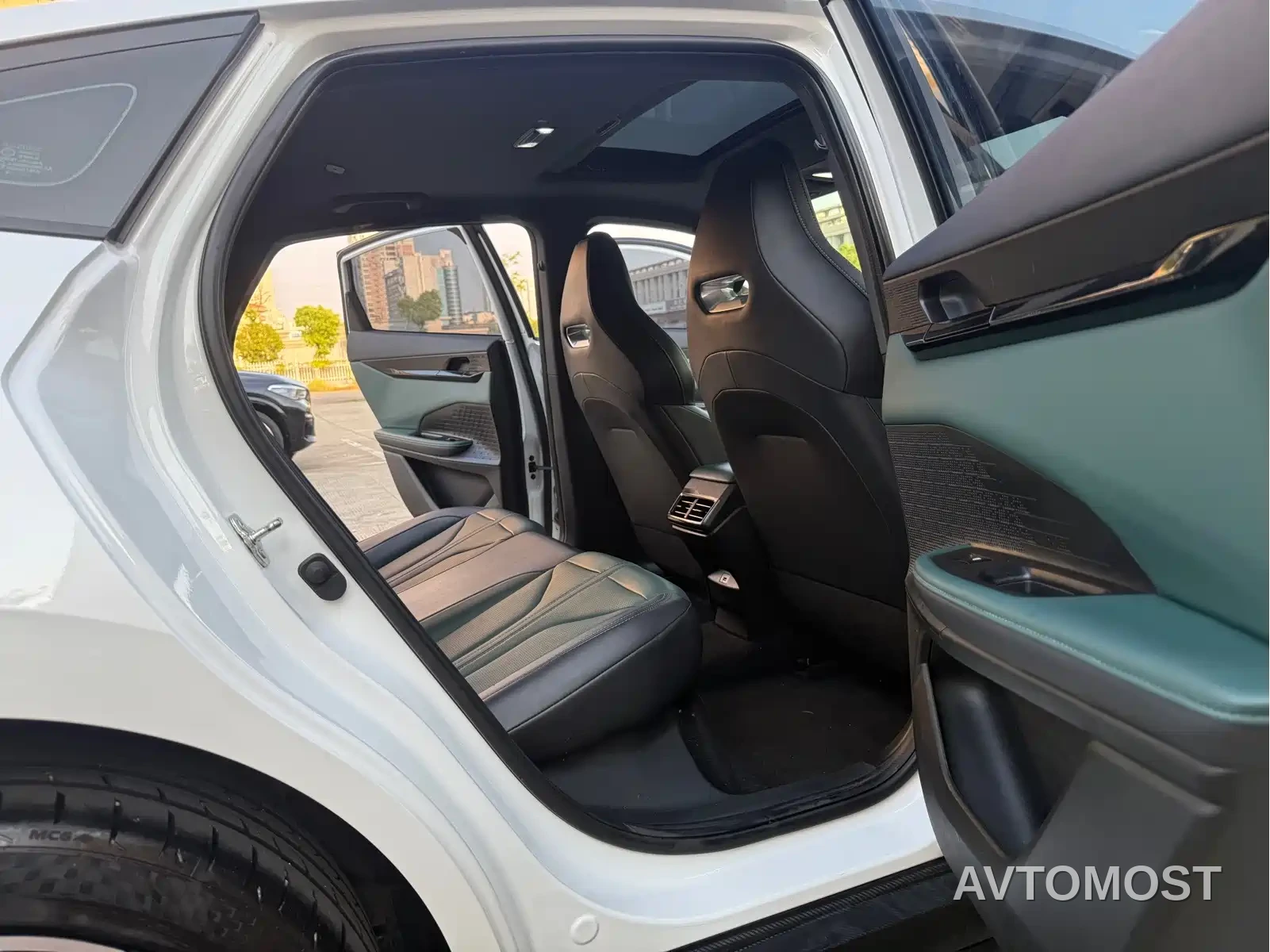 Changan UNI-V iDD 2024 Blue Whale Smart iDD 136km Smart Premium — фото 13