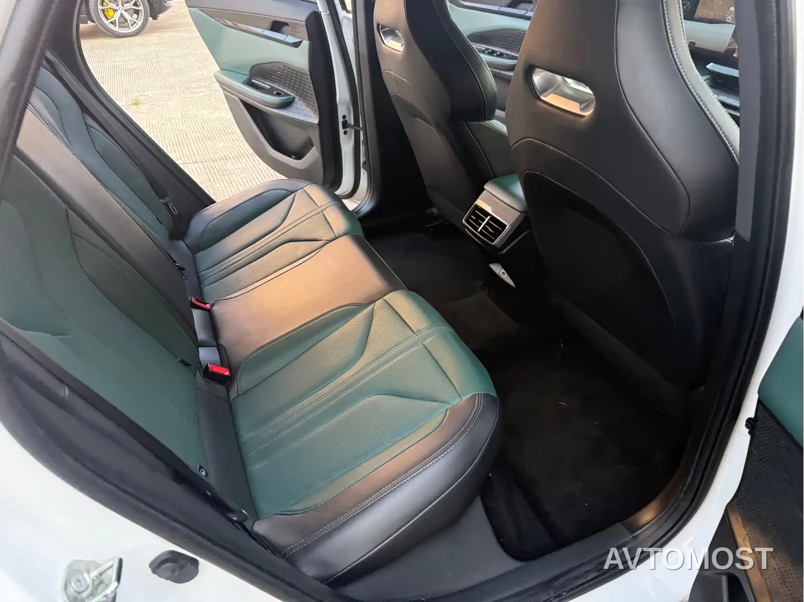 Changan UNI-V iDD 2024 Blue Whale Smart iDD 136km Smart Premium — фото 14