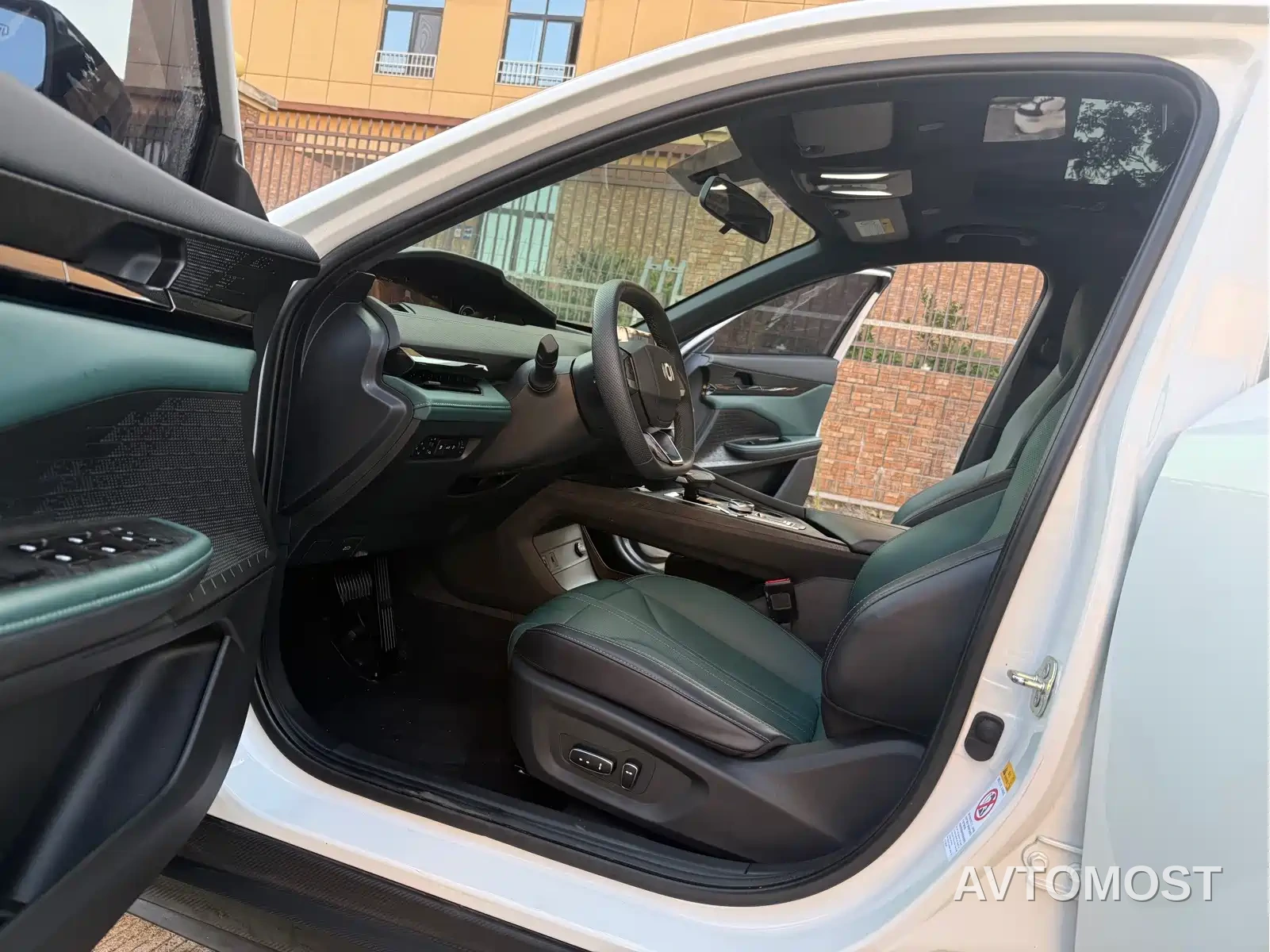 Changan UNI-V iDD 2024 Blue Whale Smart iDD 136km Smart Premium — фото 17