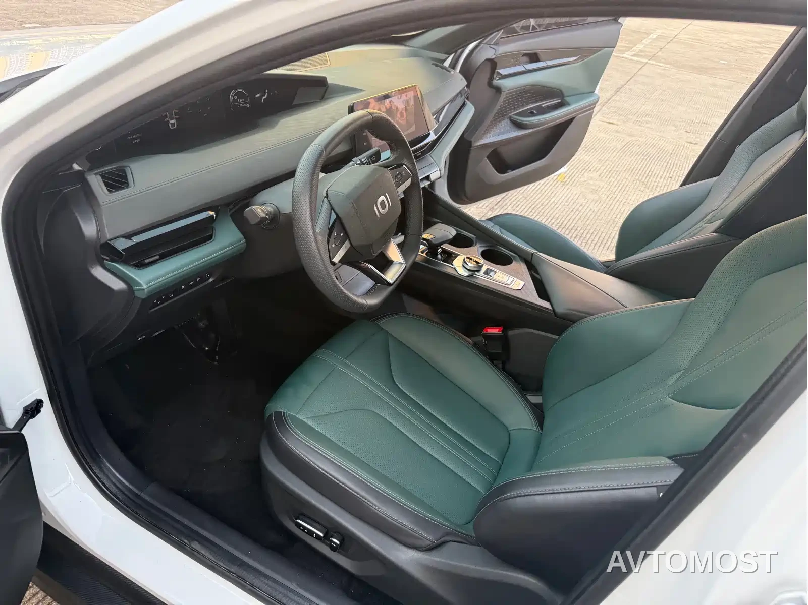 Changan UNI-V iDD 2024 Blue Whale Smart iDD 136km Smart Premium — фото 22
