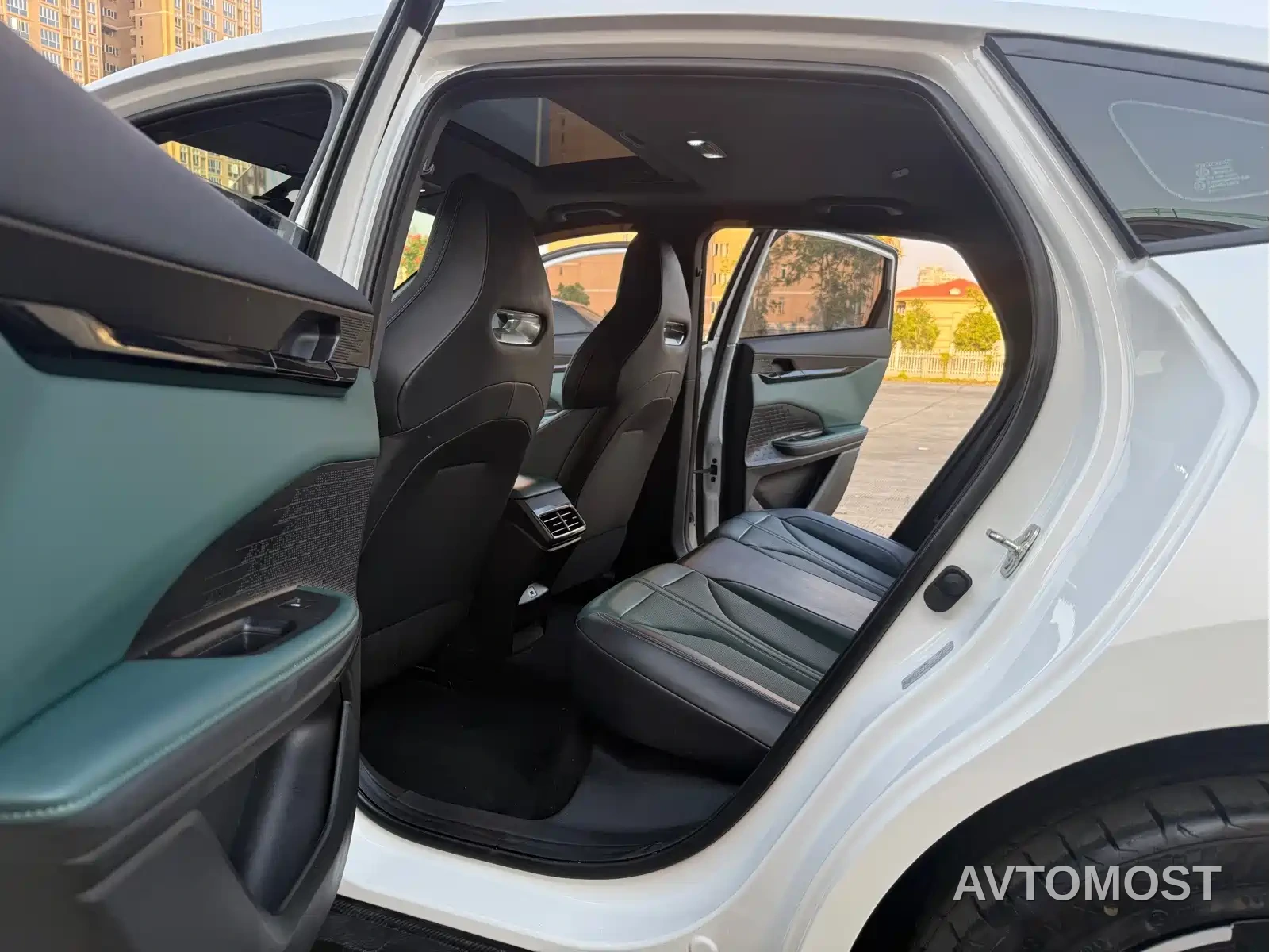 Changan UNI-V iDD 2024 Blue Whale Smart iDD 136km Smart Premium — фото 24