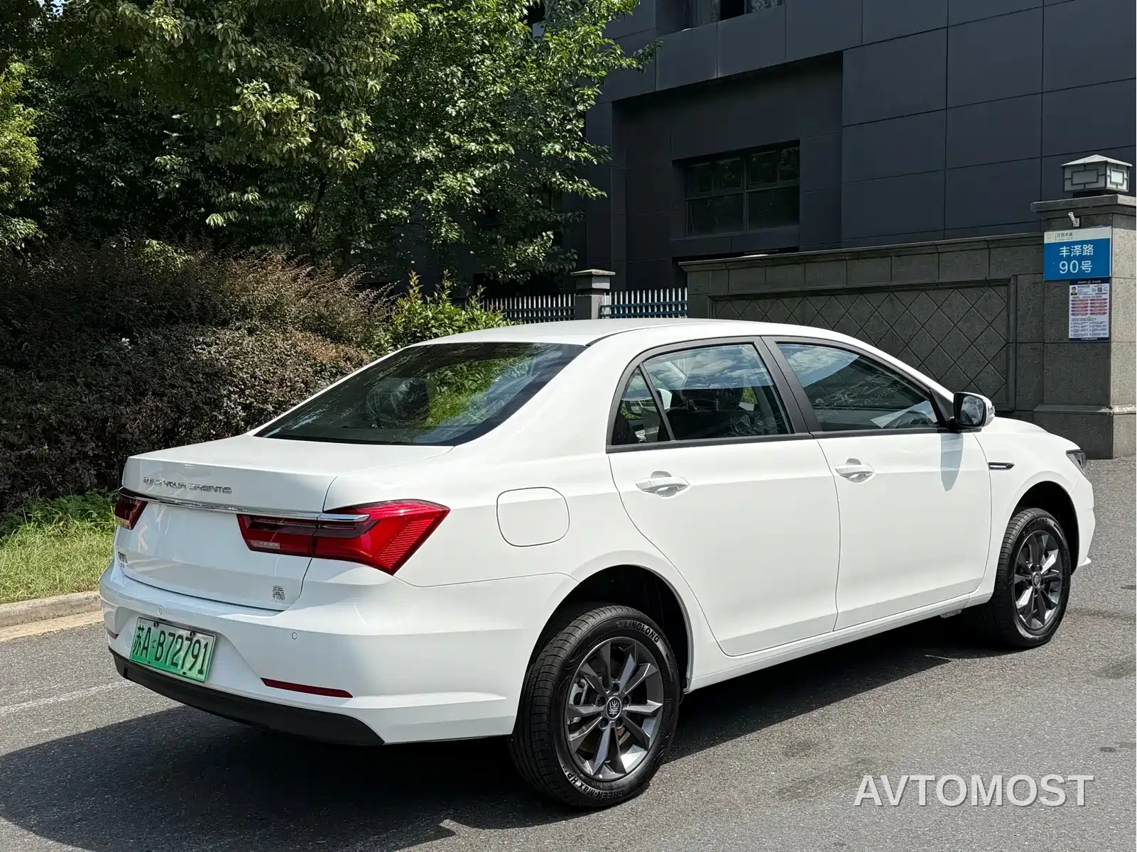 BYD Qin New Energy 2024 Travel Edition 450 — фото 5