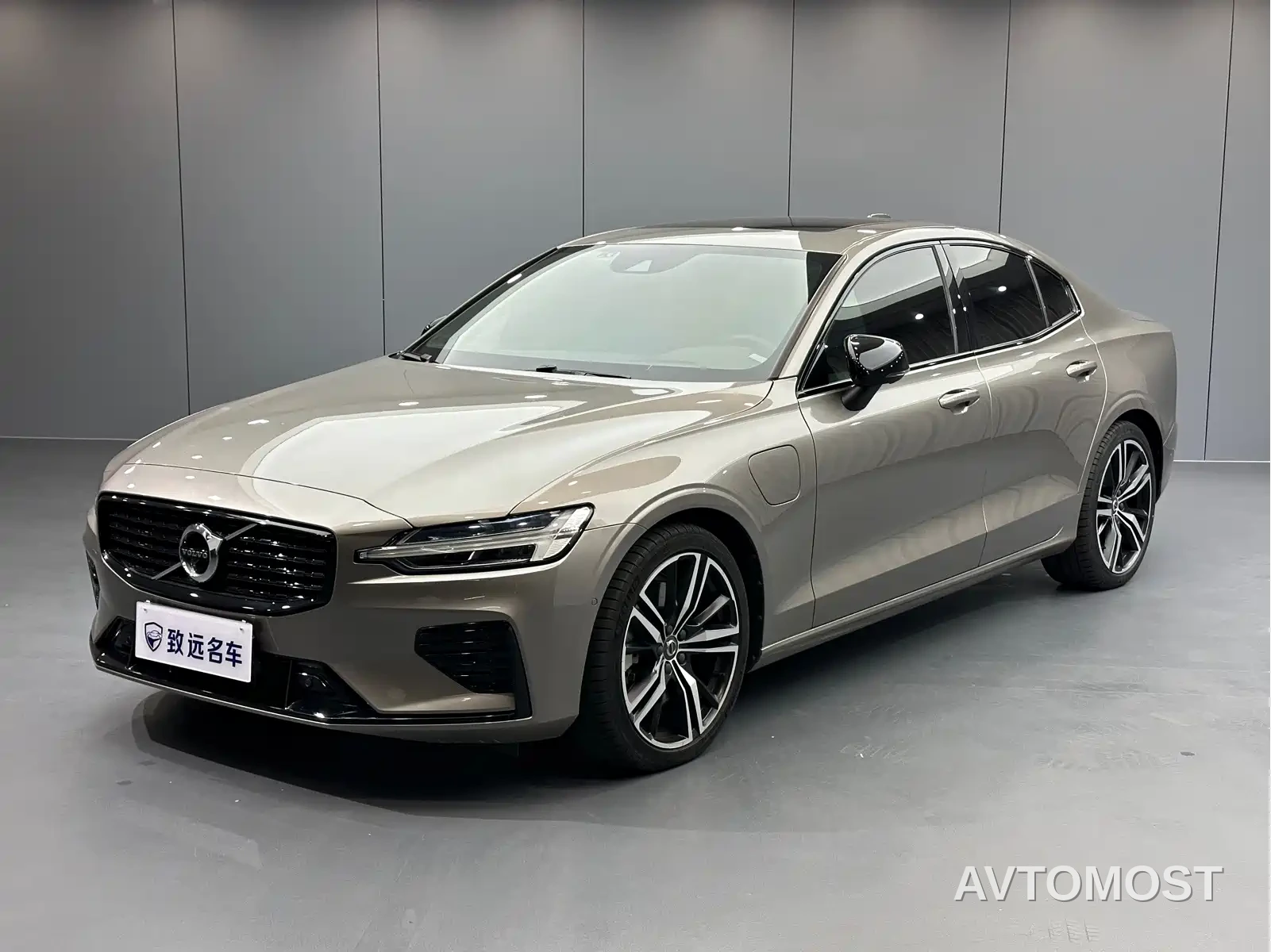 Volvo S60 Plug-in Hybrid 2021 T8 Twin Engine AWD R-Design Sport Edition — фото 1