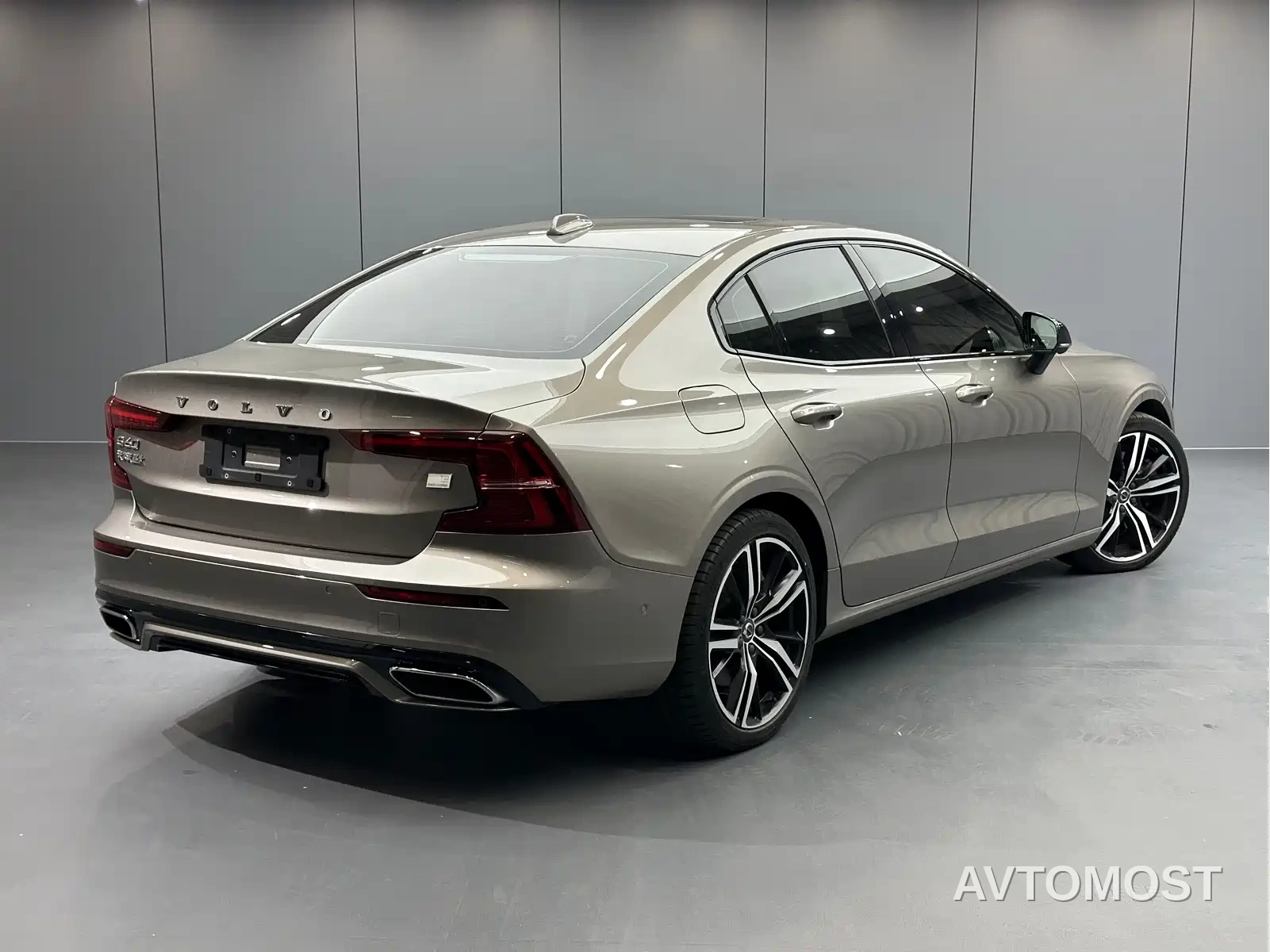 Volvo S60 Plug-in Hybrid 2021 T8 Twin Engine AWD R-Design Sport Edition — фото 4