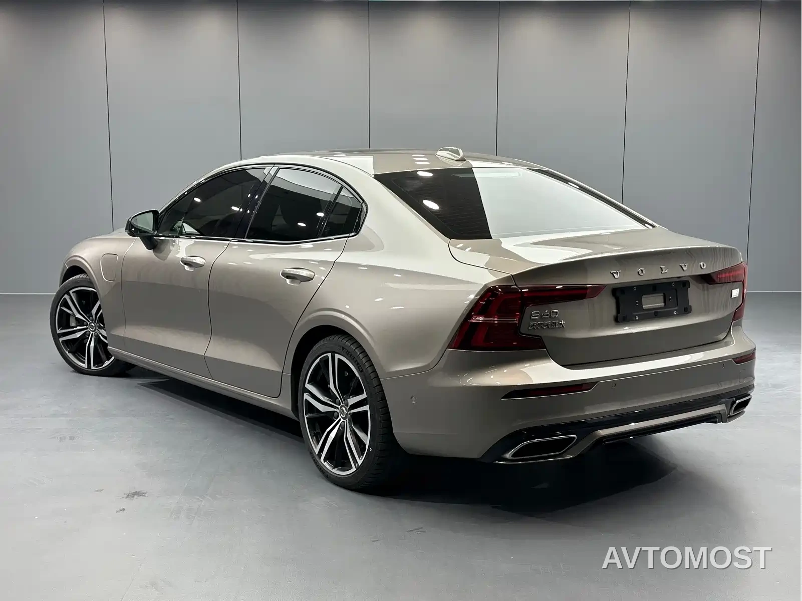 Volvo S60 Plug-in Hybrid 2021 T8 Twin Engine AWD R-Design Sport Edition — фото 6
