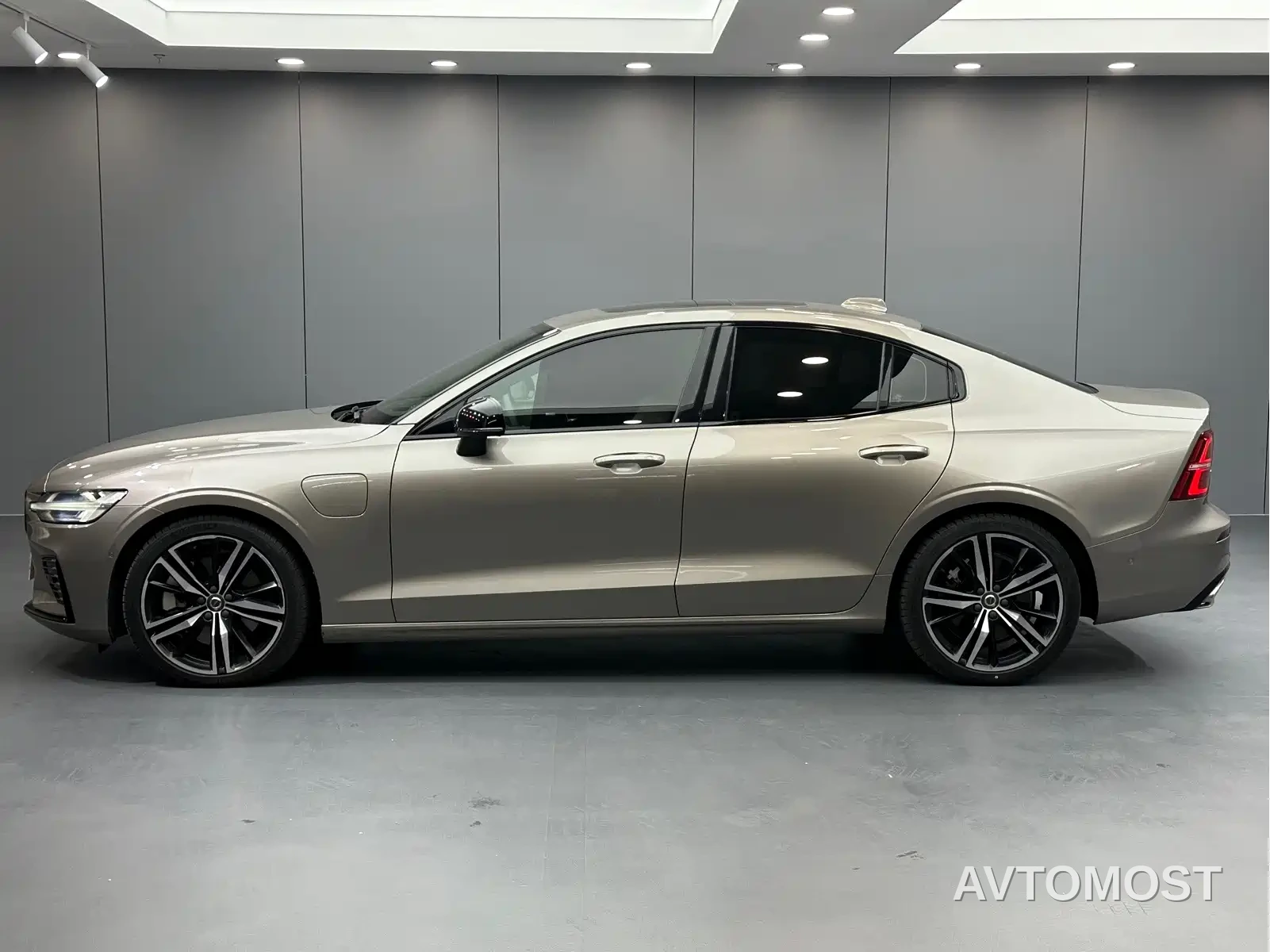 Volvo S60 Plug-in Hybrid 2021 T8 Twin Engine AWD R-Design Sport Edition — фото 7