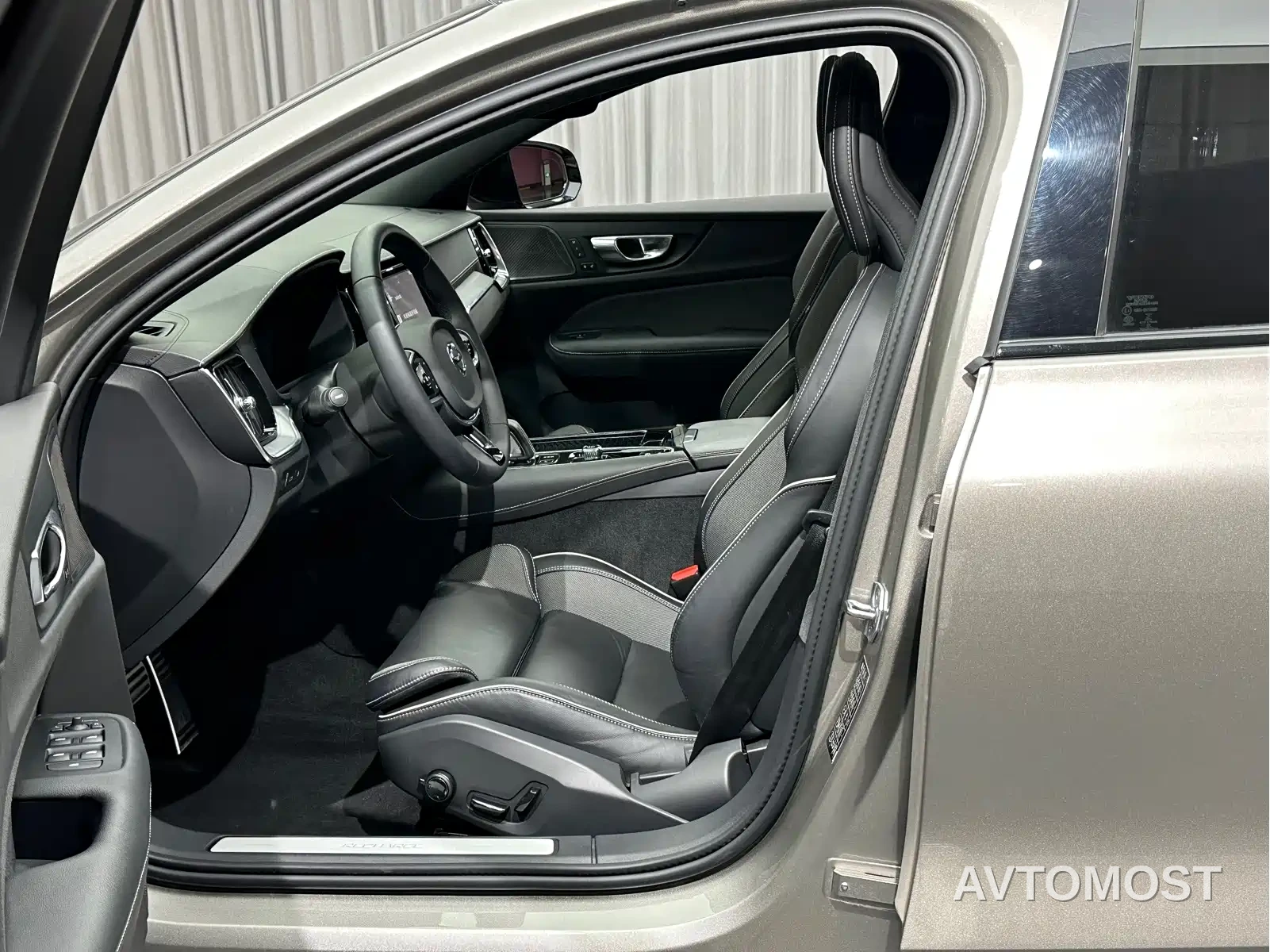 Volvo S60 Plug-in Hybrid 2021 T8 Twin Engine AWD R-Design Sport Edition — фото 10