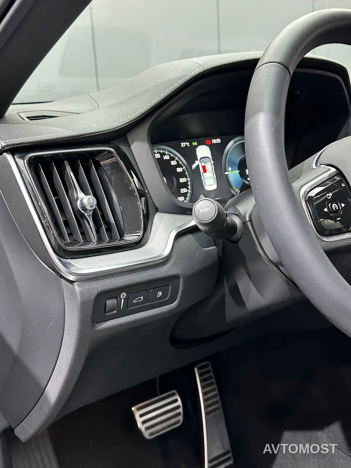 Volvo S60 Plug-in Hybrid 2021 T8 Twin Engine AWD R-Design Sport Edition — фото 12