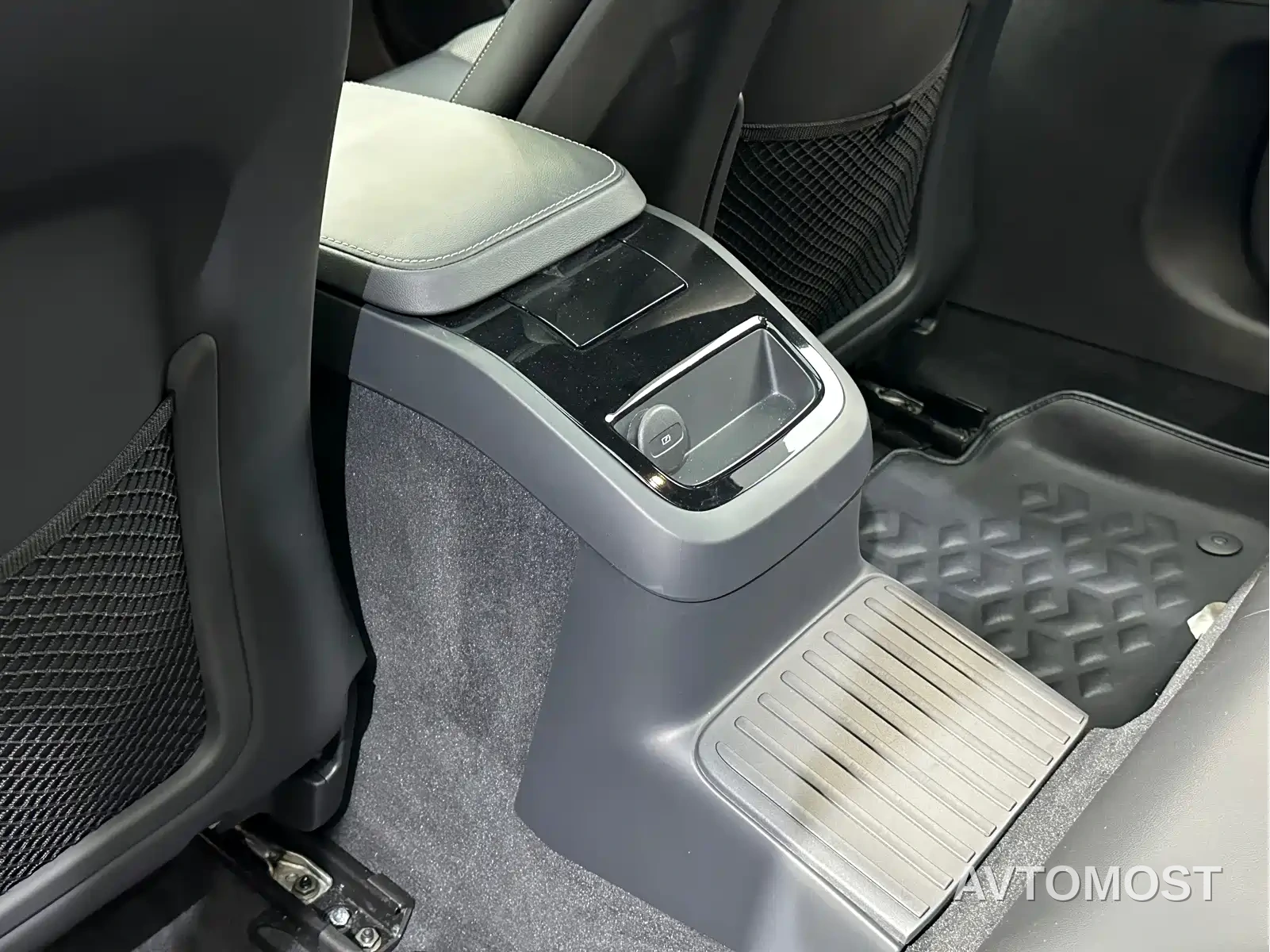 Volvo S60 Plug-in Hybrid 2021 T8 Twin Engine AWD R-Design Sport Edition — фото 18
