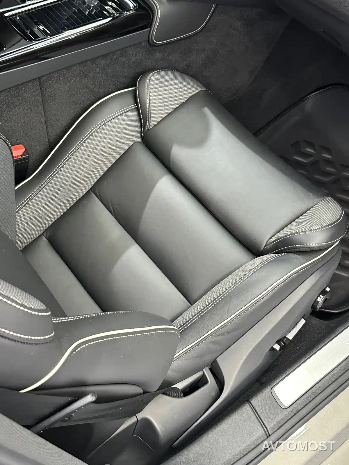 Volvo S60 Plug-in Hybrid 2021 T8 Twin Engine AWD R-Design Sport Edition — фото 25