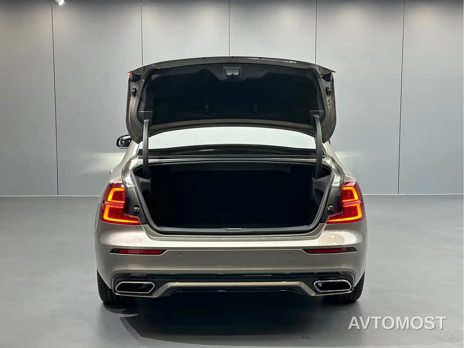 Volvo S60 Plug-in Hybrid 2021 T8 Twin Engine AWD R-Design Sport Edition — фото 27